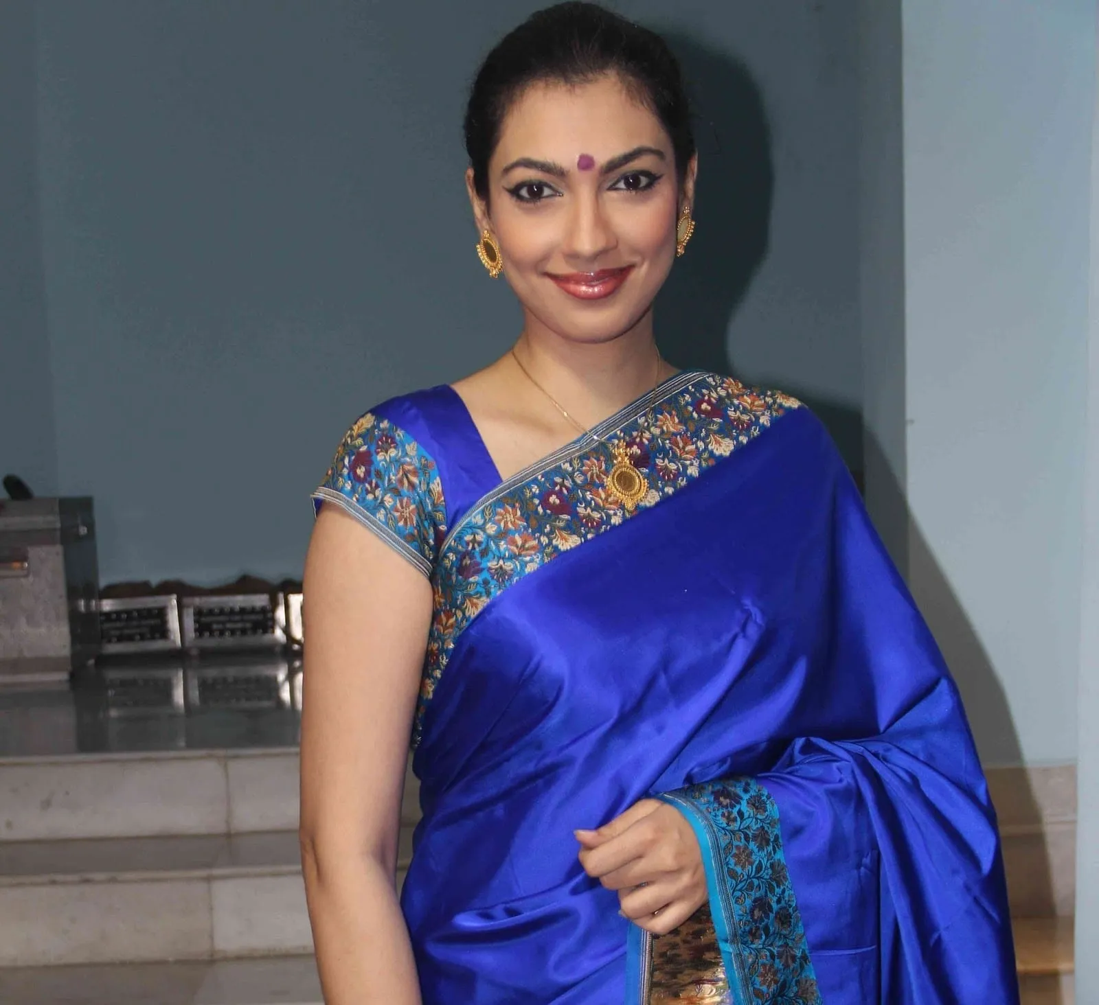 yukta mookhey ultra hd wallpaper free download